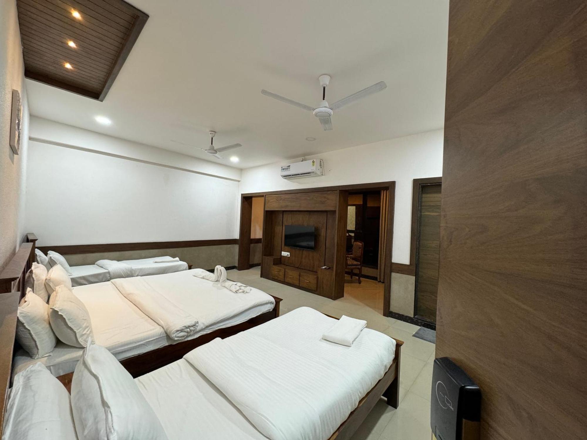 Hotel Tirth By Sonu'S 우자인 객실 사진